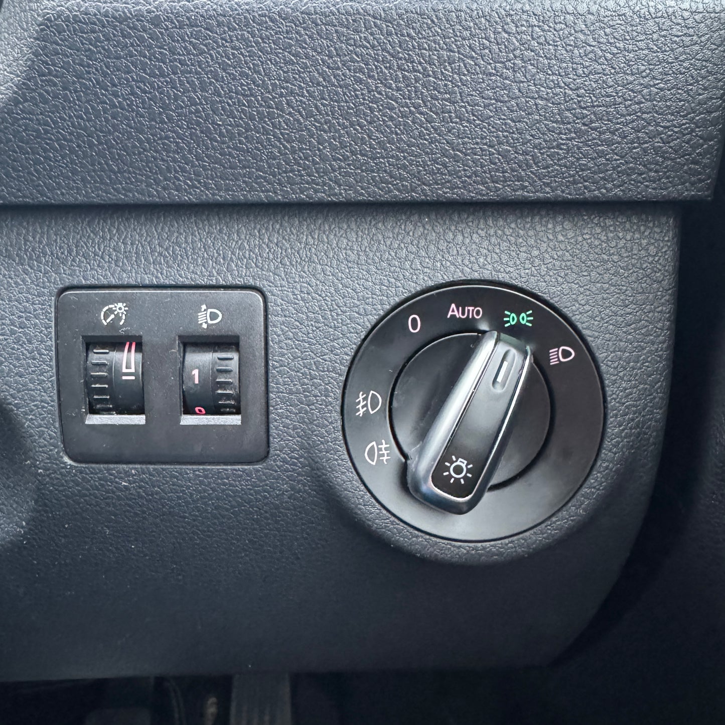 Auto Headlight Switch & Light Sensor Kit for VW Caddy mk3/4 β Plug & Play Upgrade